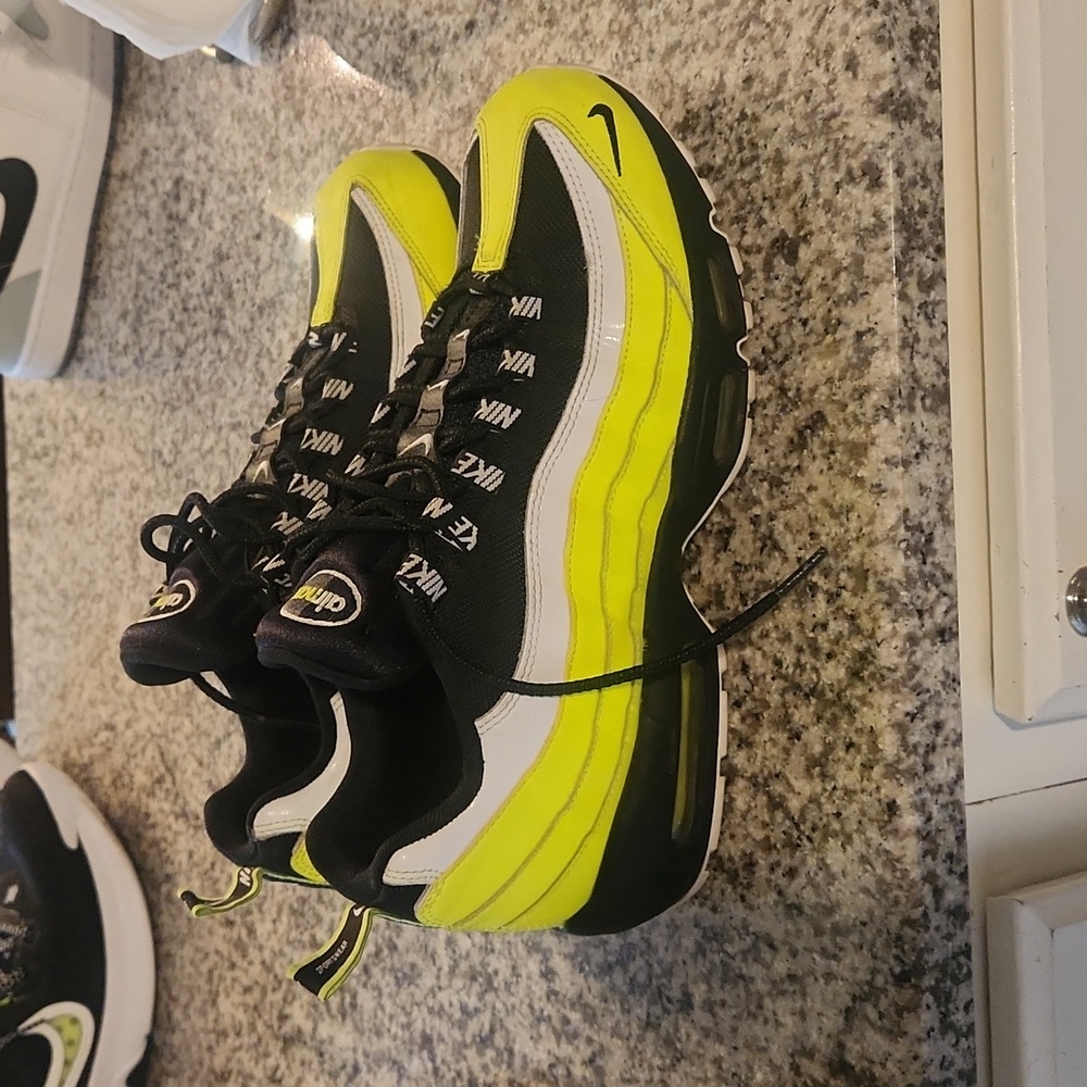 Nike Air Max 95 PRM Reverse Volt Black White 538416-701 Mens Size 9.5 Rare